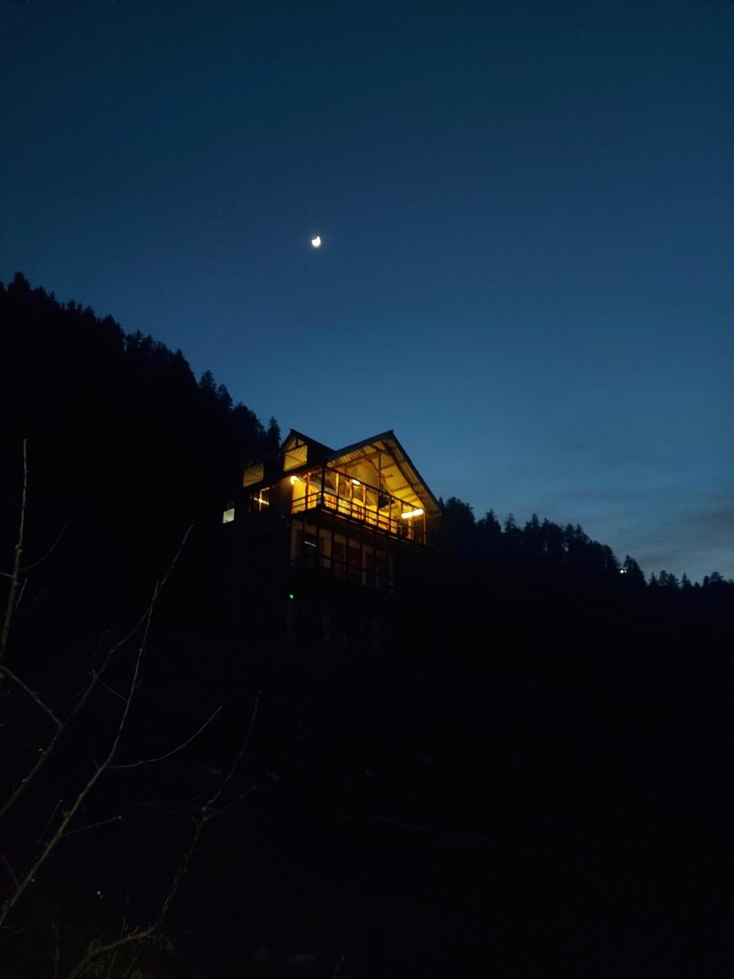 Sukun Hostel Sainj Extérieur photo